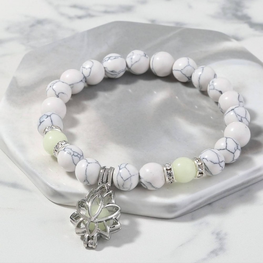 NWT natural‎ stone luminous glow in the dark lotus flower strech charm bracelet